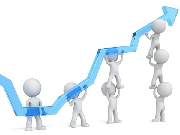 Réalisation progressive d’un projet d’autonomie en eau de pluie, illustrée par une flèche ascendante portée collectivement par des personnages stylisés , symbolisant l’accompagnement et la réussite du projet.